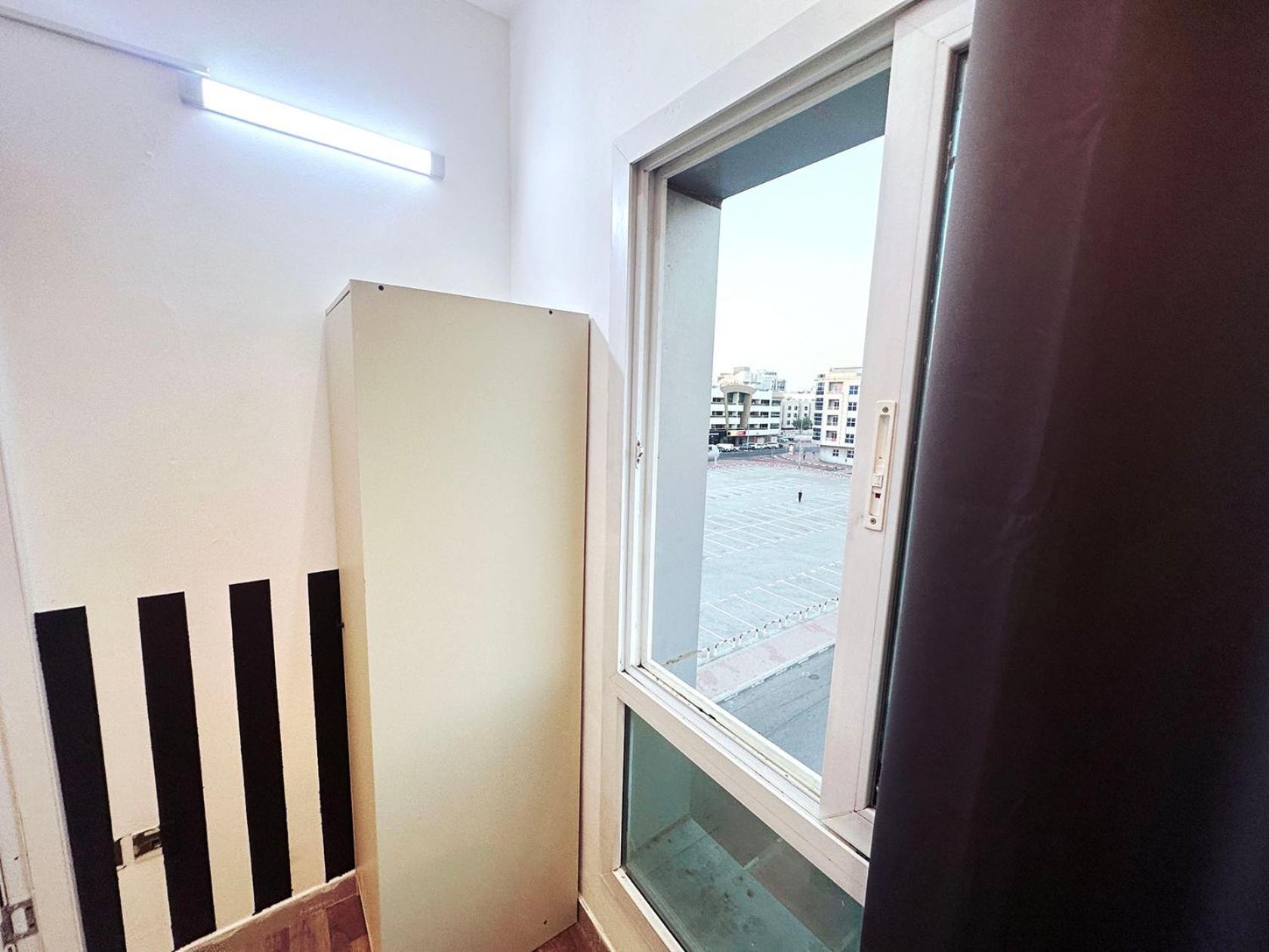 Partition Room In Al Seef Near Burjuman Metro Dubaï Extérieur photo